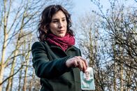 Tatort – In Mundsforde, einem kleinen Dorf bei Kiel, wird der abgetrennte Kopf eines jungen Mannes gefunden. Der 20-jährige Mike war vor seinem gewaltsamen Tod offensichtlich von der Droge Crystal-Meth abhängig. Die Kommissare Klaus Borowski und Sarah Brandt (Sibel Kekilli) ermitteln in der Kieler Drogenszene.