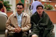 American Pie 2 – Jim (Jason Biggs, r.) stolpert von einer Peinlichkeit in die nächste ... wie immer steht ihm sein Vater (Eugene Levy, l.) verständnisvoll zur Seite.