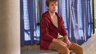 Der Lehrer – Der verhaltensauffällige Max (Nick Julius Schuck) sitzt in der Dachkonstruktion der Schule: Sein Lehrer Stefan Vollmer redet mit ihm über die Liebe der Eltern, was Stefan in seinem Privatleben zur Zeit ebenfalls beschäftigt.
