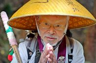 Japan von oben – Masanao Tsujimoto ist 88 Jahre alt. Mit seiner Frau begibt er sich zu Fuß auf den Shikoku-Pilgerweg – 1200 Kilometer, 88 Tempel.