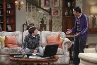 The Big Bang Theory – Raj (Kunal Nayyar, r.) und Howard (Simon Helberg, l.)
