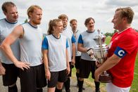 Alles finster – Holger Schober (Michi), Michael Edlinger (Patrick), Miriam Fussenegger (Laura), Michael A. Grimm (Jens), Tambet Tuisk (Matias), Harald Windisch (Edi), Rainer Wöss (Franz).