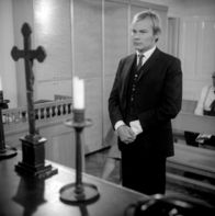 Der alte Richter – Klaus Maria Brandauer. Foto: ORF/Schönbrunn Film. Veröffentlichung honorarfrei nur für redaktionelle Berichterstattung in Sendungszusammenhang und mit Copyrightangabe. Kontakt: foto@orf.at