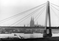 Unser Land in den 50ern – Die Severinsbrücke wurde 1959 in Betrieb genommen.