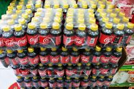 SRF DOK: Coca-Cola und das Plastikproblem – Coca-Cola produziert einen Drittel der rund 470 Milliarden Plastikflaschen der Softdrink-Industrie jährlich.
