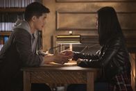 Kung Fu – Henry Yan (Eddie Liu, l.); Nicky Shen (Olivia Liang, r.)