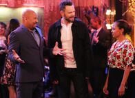 The Great Indoors – (v.l.n.r.) Eddie (Chris Williams); Jack Gordon (Joel McHale); Denise (Essence Atkins)