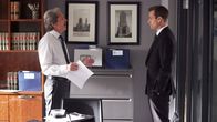 Suits – Harvey (Gabriel Macht, r.) verfolgt eine riskante Strategie, um Ava aus der Schusslinie zu bringen. Doch seine Konfrontation mit Staatsanwalt Cameron Dennis (Gary Cole, l.) könnte alles verändern.