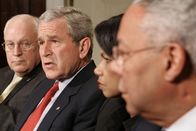 Die 2000er – Die 2000er George W. Bush wird im Jahr 2001 von den Anschlägen vom 11. September überrascht. Copyright: SRF/CNN/ASSOCIATED PRESS