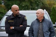 Station 19 – Robert Sullivan (Boris Kodjoe, l.); Pruitt Herrera (Miguel Sandoval, r.)
