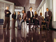 Numb3rs - Die Logik des Verbrechens – L-R, Judd Hirsch, Navi Rawat, Peter MacNicol, David Krumholtz, Rob Morrow, Diane Farr, Alimi Ballard, Dylan Bruno of the CBS series NUMB3RS. Photo: Monty Brinton/CBS
