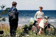 Roter Himmel – Leon (Thomas Schubert) und Nadja (Paula Beer) treffen während eines heißen Sommers an der Ostsee aufeinander.