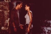 Lara Croft: Tomb Raider – Darsteller Lara Croft (Angelina Jolie) und ihr alter Freund Alex West (Daniel Craig).