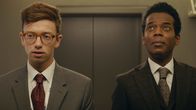 Parlament – Samy (Xavier Lacaille, l.) und Eamon (William Nadylan).