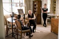 Young Sheldon – (v.l.n.r.) Sheldon Cooper (Iain Armitage); Dr. John Sturgis (Wallace Shawn); Meemaw (Annie Potts)