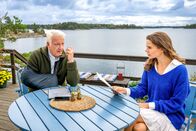 Inga Lindström: Die Süße des Lebens – Als ob der ständige Streit mit seiner Nachbarin nicht schon genug Ärger wäre, erhält Nils (Christoph M. Ohrt) nun noch einen neuen Mietvertrag für seine Bäckerei. Die unverhältnismäßige Mieterhöhung gleicht einem Rauswurf. Juna (Hanna Mall) vermutet Sabotage und will nicht kampflos aufgeben.