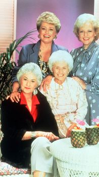Golden Girls – v.l.: Dorothy (Bea Arthur), Blanche (Rue McClanahan), Sophia (Estelle Getty), Rose (Betty White) Die Verwendung des sendungsbezogenen Materials ist nur mit dem Hinweis und Verlinkung auf RTL+ gestattet.