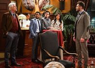 The Great Indoors – (v.l.n.r.) Mather (Barry Bostwick); Mason (Shaun J. Brown); Clark (Christopher Mintz-Plasse); Emma (Christine Ko); Jack (Joel McHale)