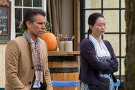 Der Alte – Leon Moslechner (Florian Odendahl) und Linh Pham (Lina Maruyama) wissen mehr, als sie zugeben.