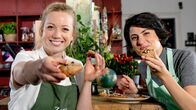 Schmeckt. Immer. – Zora Klipp (li.) und Theresa Knipschild.