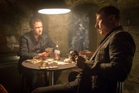 Akte Ex – Das Mordopfer hatte Spielschulden bei einem gefährlichen Kredithai - Lukas Hundt (Oliver Franck, l.) ermittelt undercover bei Draschko Devedic (Werner Daehn, r.).