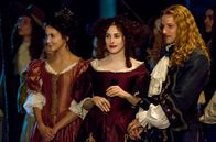 Versailles – L-P: Sophie (Maddison Jaizani), Béatrice (Amira Casar), Chevalier (Evan Williams)