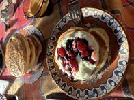 Re: – Zum jedem Frühstück im bulgarischen Bergdorf Momchilovtsi gehört Joghurt. Ob mit Pfannkuchen oder pur, der Joghurt aus Momchilovtsi gilt in China als einer der besten, weil er besonders schmackhaft und gesund ist.