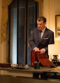 Elementary – Hilft er Sherlock und Joan ganz ohne Hintergedanken oder hat Morland (John Noble) doch noch andere Motive?