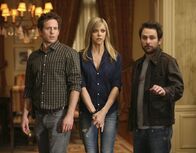 It's Always Sunny in Philadelphia – L-R: Dennis Reynolds (Glenn Howerton), Dee Reynolds (Kaitlin Olson) und Charlie Kelly (Charlie Day)