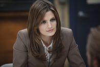 Castle – Der aktuelle Fall führt Kate Beckett (Stana Katic) zu einem Mörder, der vor vier Jahren schon einmal zugeschlagen hat ...