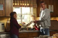 The Middle – Haben plötzlich mit einem riesigen Wasserschaden zu kämpfen: Frankie (Patricia Heaton, l.) und Mike (Neil Flynn, r.) ...