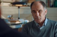 In Therapie – Philippe Dayan (Frédéric Pierrot) ist Therapeut und versucht, seinen Patienten zu helfen.
