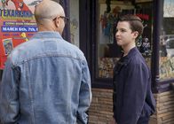 Young Sheldon – Nathan (Steve Burns, l.); Sheldon Cooper (Iain Armitage, r.)