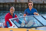Baywatch – L-R: Mitch Buchannon (Dwayne 'The Rock' Johnson), Matt Brody (Zac Efron).