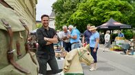 Hoagascht – Richard Deutinger am Flohmarkt in Bad Ischl