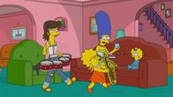 Die Simpsons – (v.l.n.r.) Shauna Chalmers; Lisa; Marge; Maggie