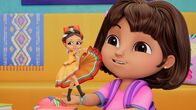 Dora – v.li.: Tänzerin, Dora