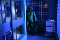Scream Queens – Eine Enthüllung das grüne Monster (Riley Schmidt) betreffend, sorgt bei der Belegschaft des Krankenhauses für Schrecken ...