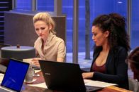 Quantico – (v.li.) Johanna Braddy (Shelby Wyatt), Pearl Thusi (Dayana Mampasi).