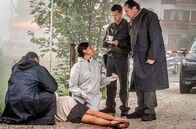 Watzmann ermittelt – V.l.n.r. Jerry Paulsen (Peter Marton), Leiche (Komparsin), Sonja Bitterling (Genoveva Mayer), Max Ruffer (Nepo Fitz), Benedikt Beissl (Andreas Giebel)