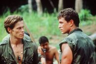 Platoon – Todfeinde inmitten eines mörderischen Krieges: Sergeant Elias (Willem Dafoe, l.) und Sergeant Barnes (Tom Berenger, r.) ...