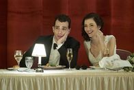 Man Seeking Woman – Josh Greenberg (Jay Baruchel, l.); Lucy (Katie Findlay, r.)