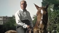 Mussolini, der erste Faschist – Benito Mussolini zu Pferd.