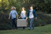 Modern Family – L-R: Claire Dunphy (Julie Bowen), Haley Dunphy (Sarah Hyland), Luke Dunphy (Nolan Gould)
