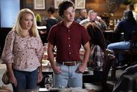 Young Sheldon – Mandy (Emily Osment, l.); Georgie Cooper (Montana Jordan, r.)