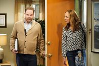 Mom – Trevor (Rainn Wilson, l.); Bonnie (Allison Janney, r.)