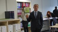 Die Tage unter Null – Der Vorgesetzte Jacques Pelletier (Eric Savin) macht Mathildes Arbeit vor ihren Kollegen nieder.