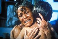 Cujo – Donna Trenton (Dee Wallace, l.); Tad Trenton (Danny Pintauro, r.)