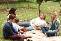 The Mick – Ein gemütlicher Tag im Park, das kann bei Chip (Thomas Barbusca, l.), Ben (Jack Stanton, 2.v.l.), Sabrina (Sofia Black-D'Elia, M.), Jimmy (Scott MacArthur, 2.v.r.) und Mickey (Kaitlin Olson, r.) nicht ohne Probleme ablaufen ...