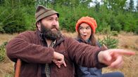 Anna und der wilde Wald – Anna und der Woife lauschen den Rothirschen bei der Brunft. Das beeindruckende Röhren erschallt hunderte Meter weit.
